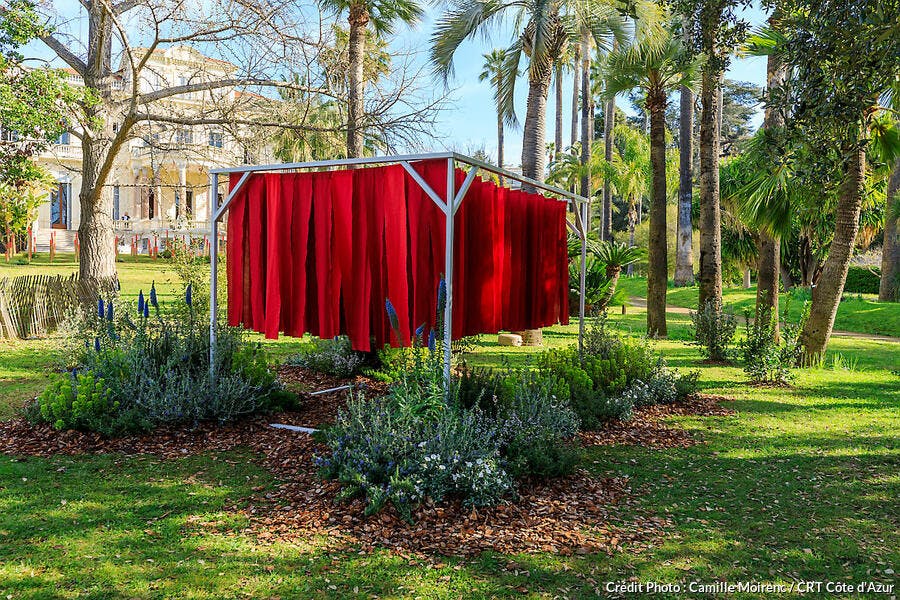 Jardin avec plantes méditerranéennes, à Cannes, au festival des jardins de la Côte d'Azur 2023 