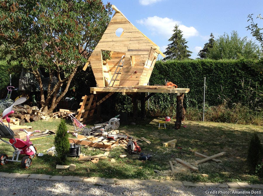 Construction de la cabane en bois 